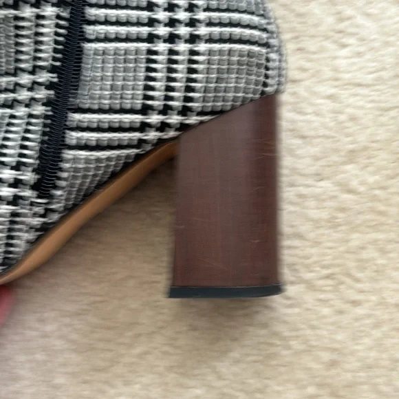 Stylish Black and White Heeled Boots🐼 - Picture 7 of 7